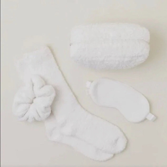 Barefoot Dreams Cozy Eyemask, Scrunchie, and Socks Set With Storage/Travel Bag - Picture 7 of 8